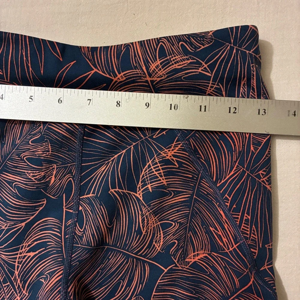 Title Nine Women's XS Mad Dash Reversible Shorts Tropical Palm‎ Print Active Run